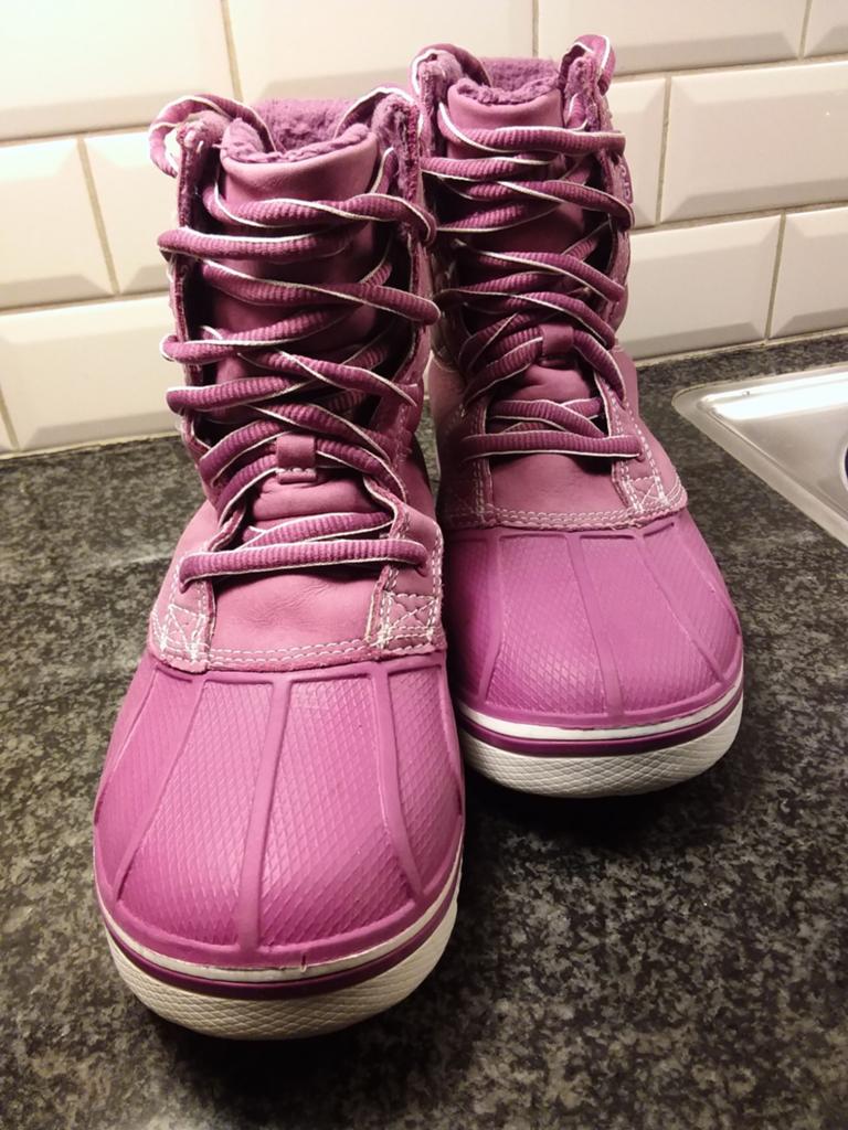 Crocs Alcast Duck. Maat 37/38, Kleding | Dames, Schoenen, Ophalen of Verzenden, Zo goed als nieuw