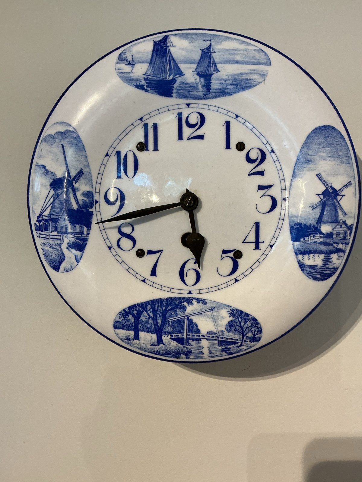 Delfts Blauwe Wandklok met Molens en Schepen, Ophalen of Verzenden