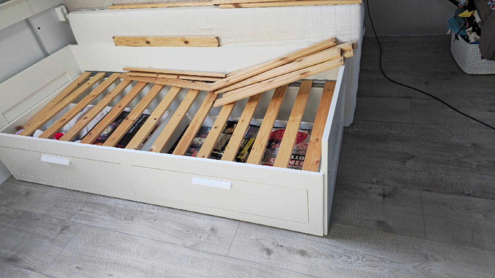 Gratis af te halen: IKEA bed met defect, Ophalen, Gebruikt, Wit, Hout