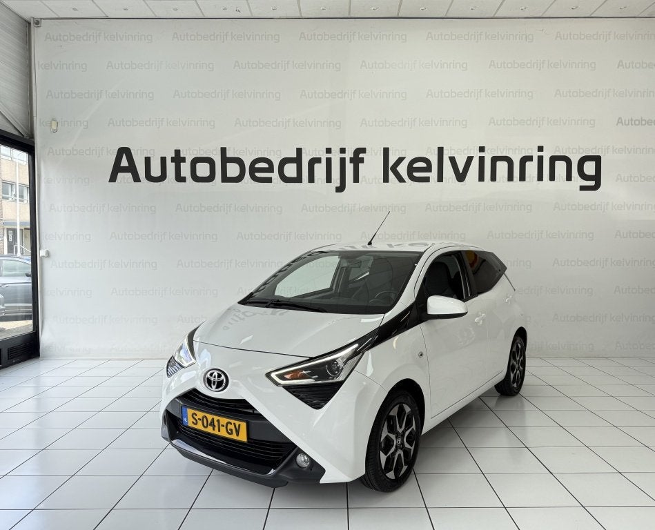Toyota Aygo 1.0 VVT-i TeamNL Bovag Garantie NAP (bj 2021), Gebruikt, Euro 6, 4 stoelen, Wit