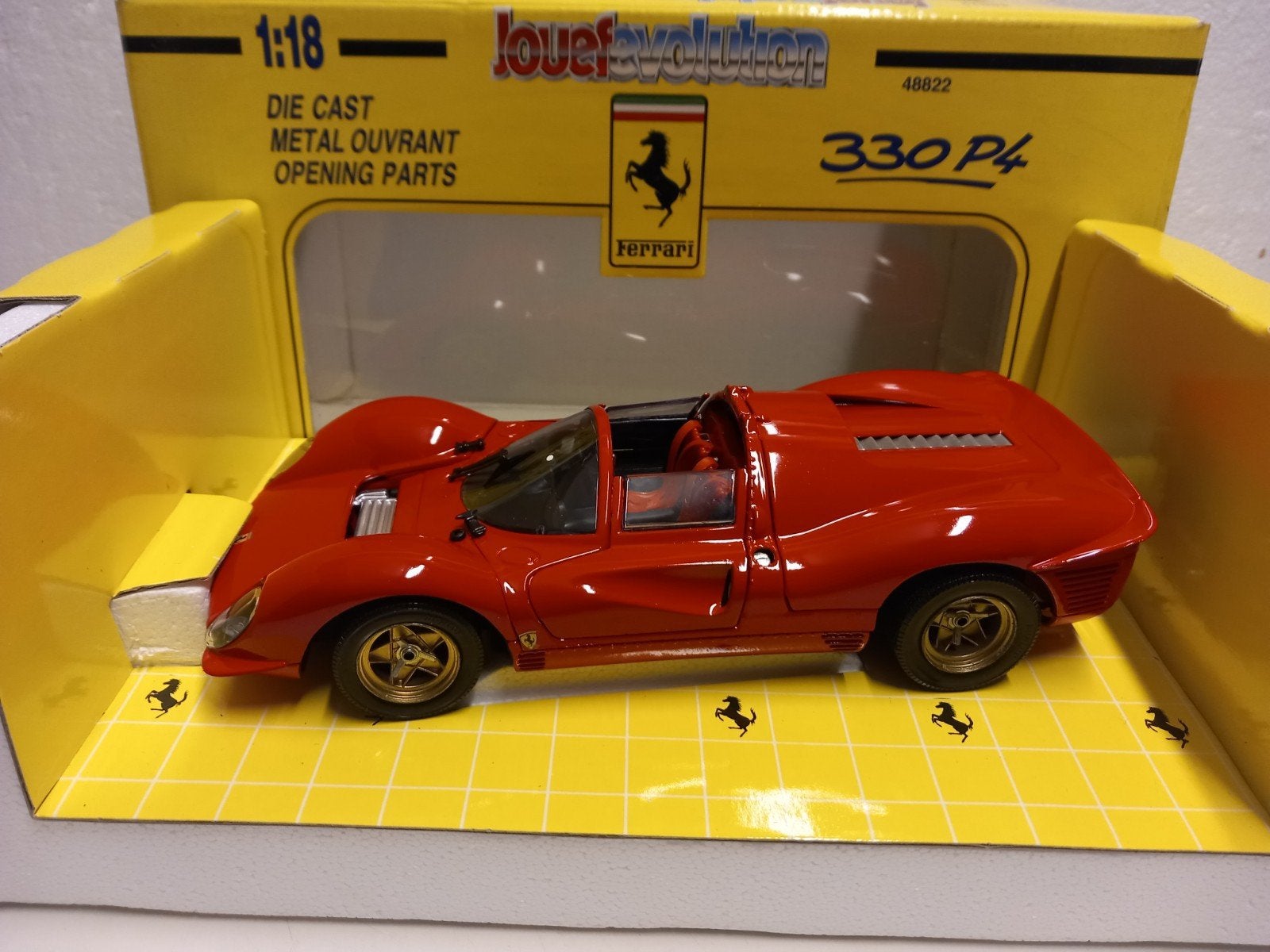Ferrari 330 P4 Spyder rood 1967 Revell metal Jouef 1:18 KRD, Ophalen of Verzenden, Zo goed als nieuw, Auto, Revell