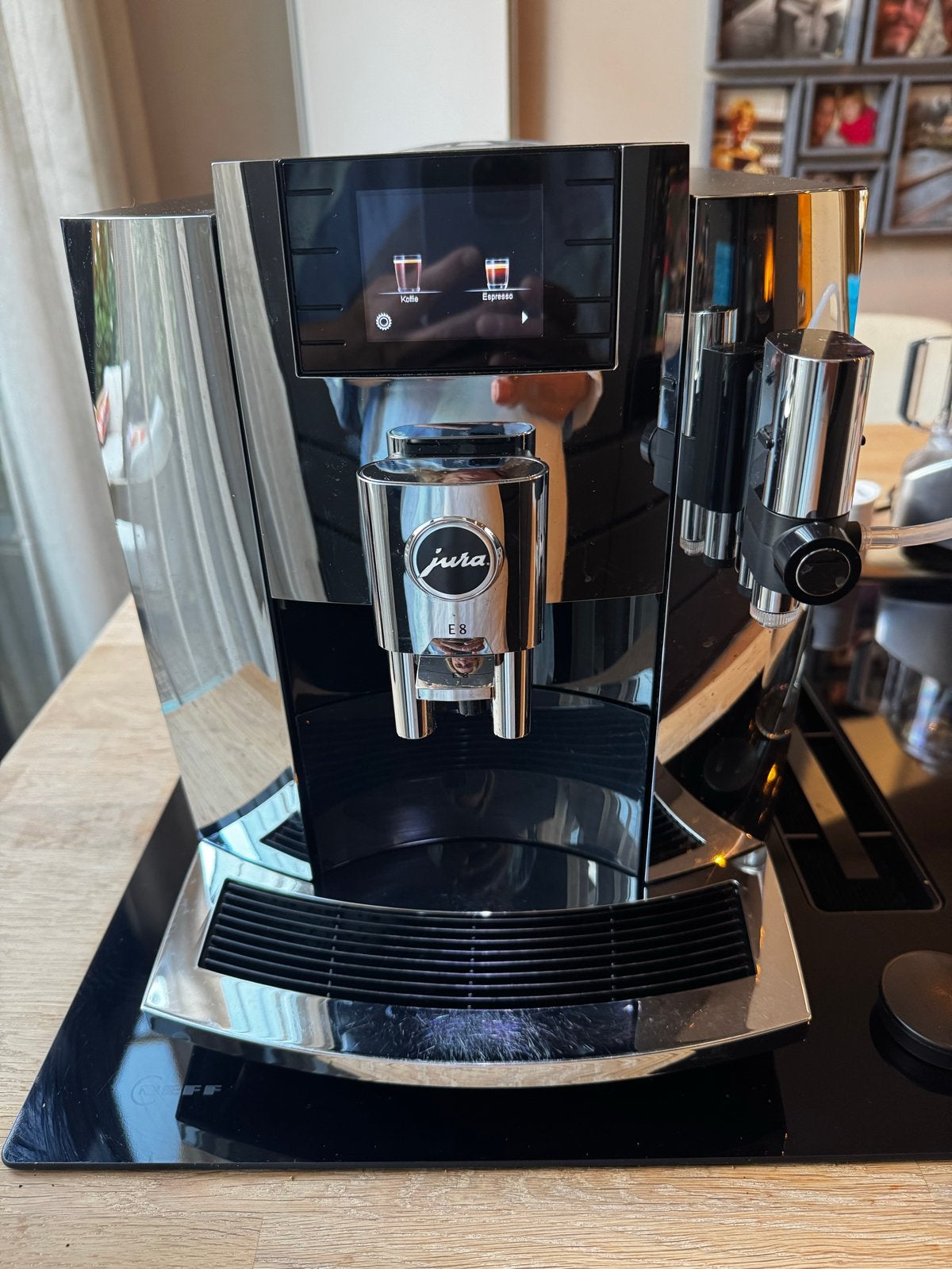 Jura E8 volautomatische koffiemachine, Witgoed en Apparatuur, Koffiezetapparaten, Ophalen, Afneembaar waterreservoir, Koffiemachine