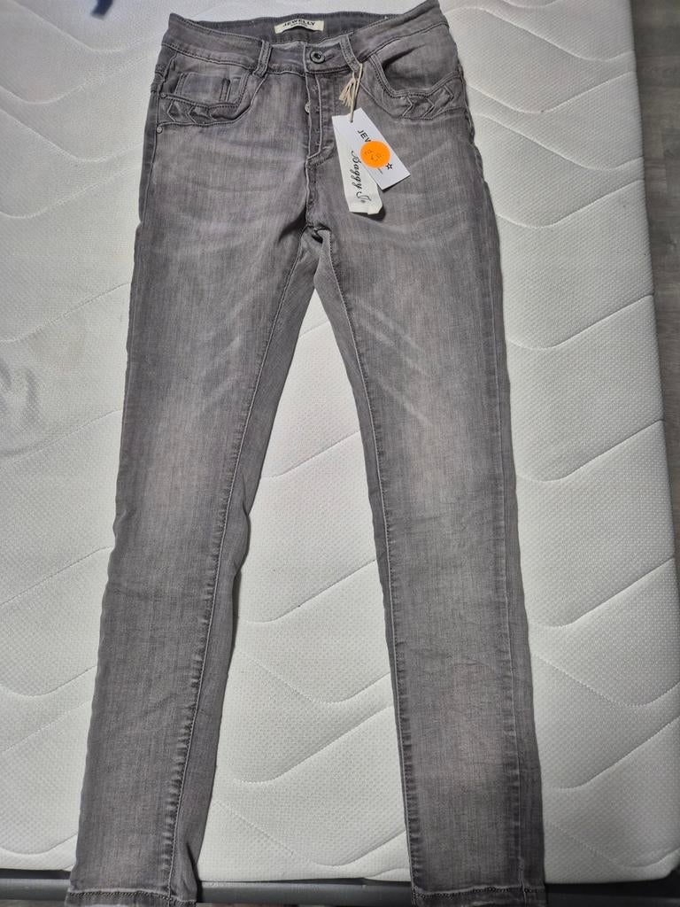 Nieuw broek jewelly maat 34, Kleding | Dames, Spijkerbroeken en Jeans, Ophalen of Verzenden, Nieuw, Grijs, W27 (confectie 34) of kleiner