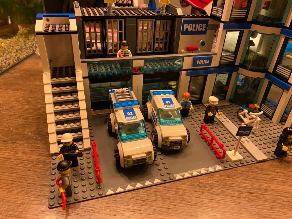 LEGO 7498 – Politiebureau, Kinderen en Baby's, Lego, Ophalen of Verzenden, Zo goed als nieuw, Compleet