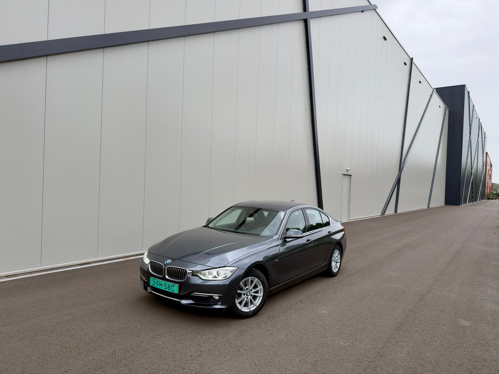 BMW 3-serie 316i Luxury | 2e eig. | NL NAP | Camera | Trkhk, Auto's, BMW, 183 pk, 4 cilinders, Origineel Nederlands, Handgeschakeld
