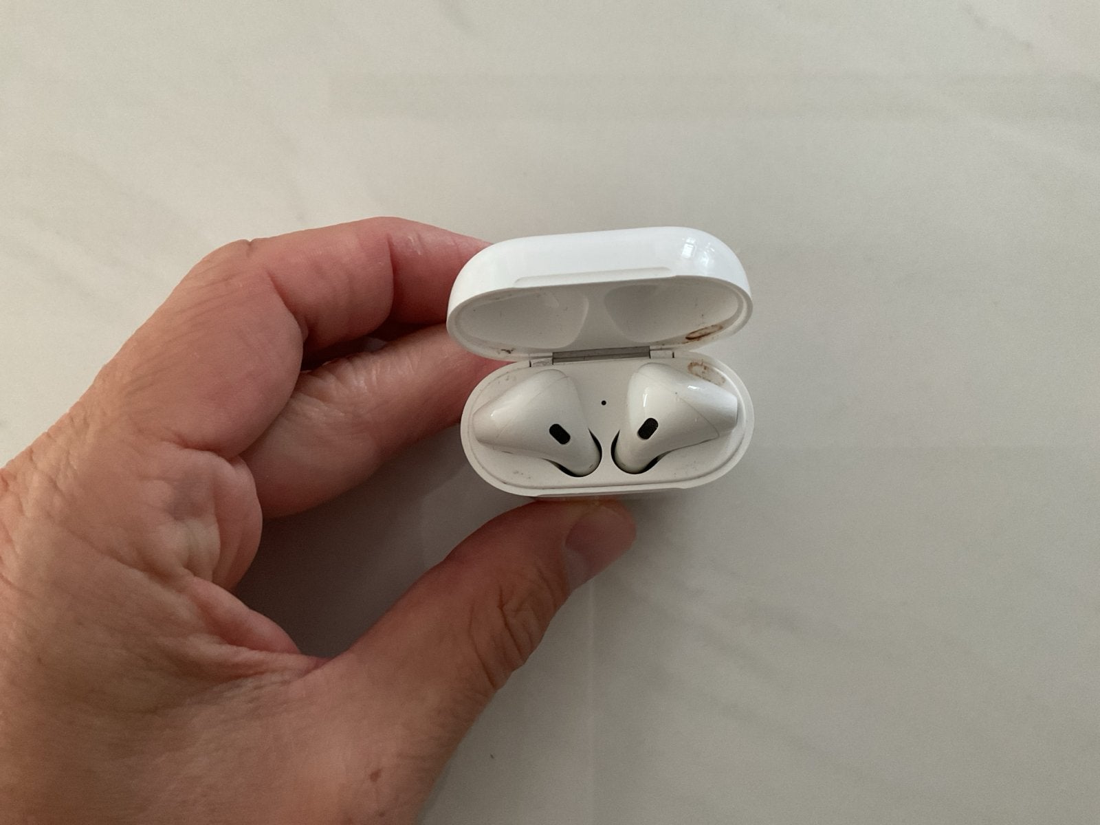 Apple AirPods (2e generatie) met oplaadcase