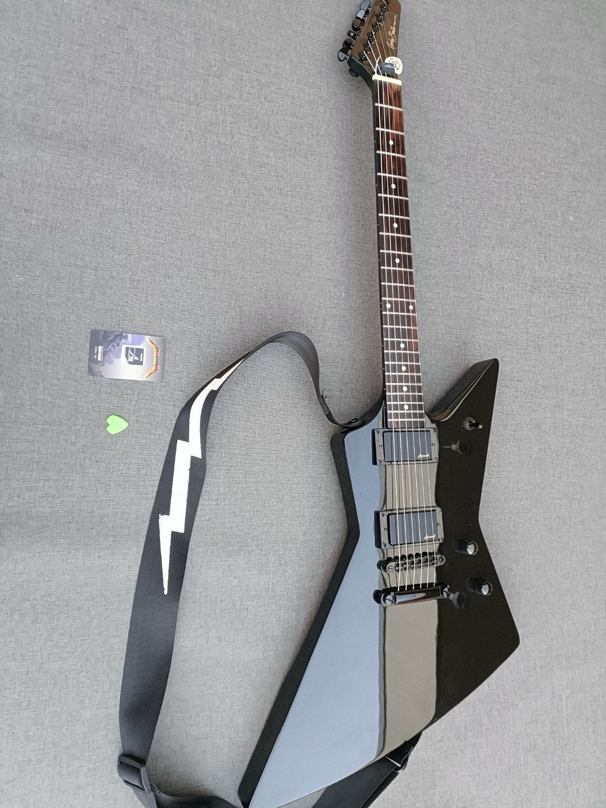 Harley Benton EX 84+ Gibson riem+ Metallica Venue card 2026, Muziek en Instrumenten, Ophalen
