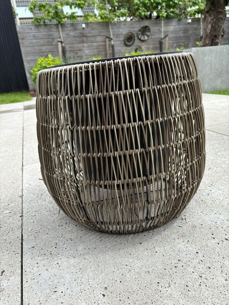 Stijlvolle rotan bloempot voor binnen en buiten, Ophalen, Overige materialen, Gebruikt, 40 cm of meer