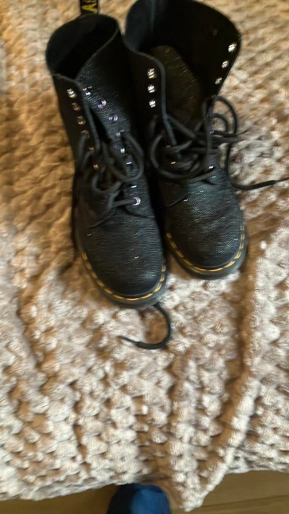 Dr Martens zwart met glitter mt 40, Zwart, Zo goed als nieuw, Wandelschoenen, Ophalen of Verzenden