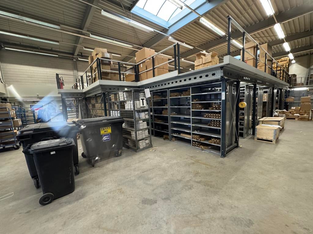ZGAN Entresol, verdiepingsvloer, trap en leuning, magazijn, Ophalen, Zo goed als nieuw