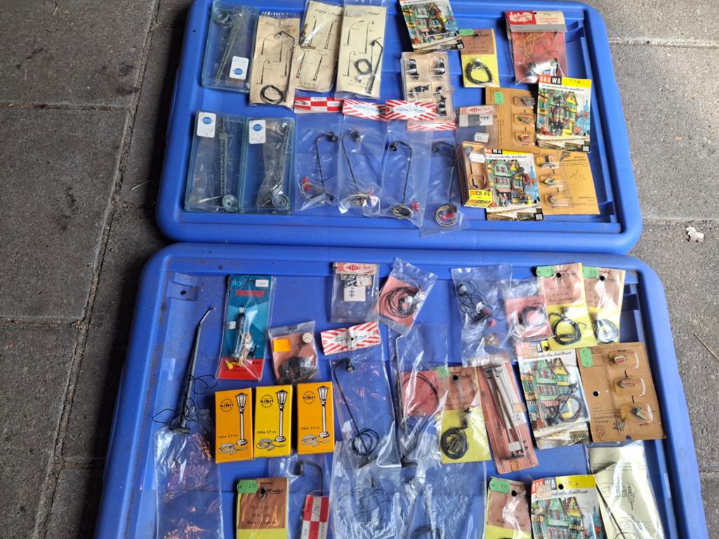 Lantaarns verlichting etc spoorbaan accessoires partij, Ophalen of Verzenden, Gelijkstroom, Overige merken