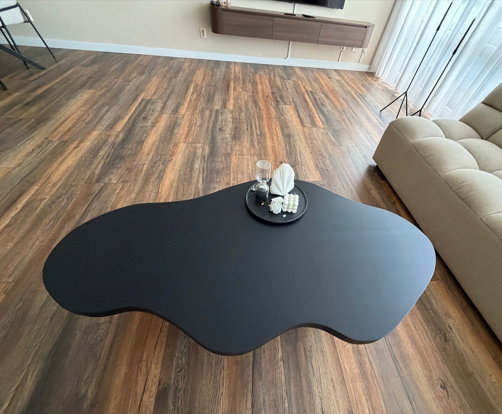 Moderne Zwarte Salontafel met Organische Vorm