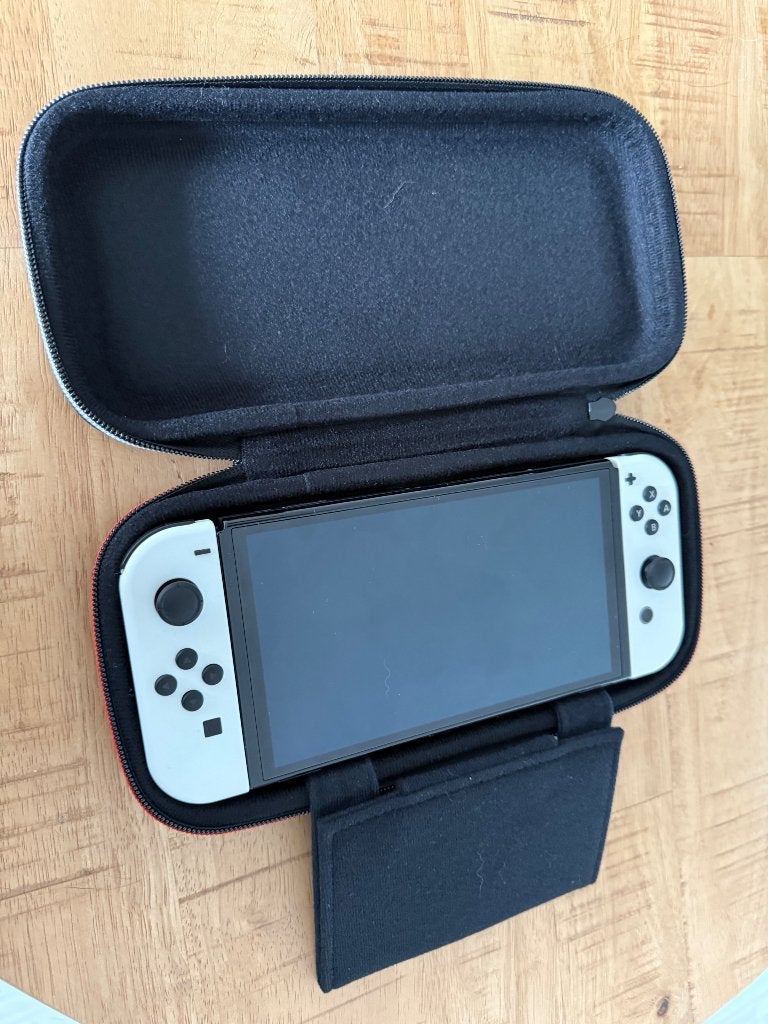 Nintendo Switch OLED met SD-kaart 256 GB, Spelcomputers en Games, Switch OLED, Met games, Ophalen of Verzenden, Zo goed als nieuw