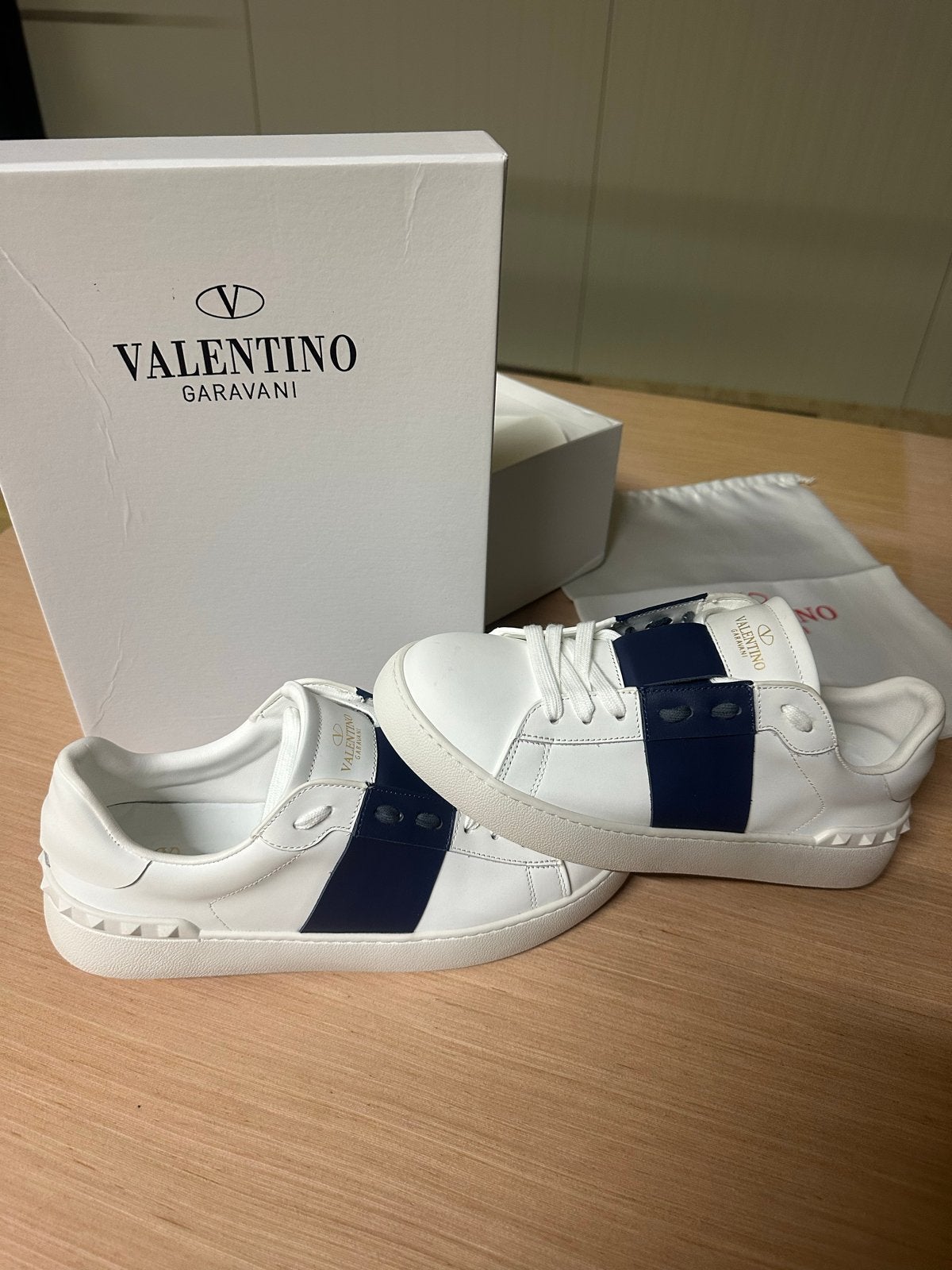 Valentino Garavani Sneakers - Wit met Blauw, Wit, Ophalen of Verzenden, Sneakers of Gympen, Zo goed als nieuw