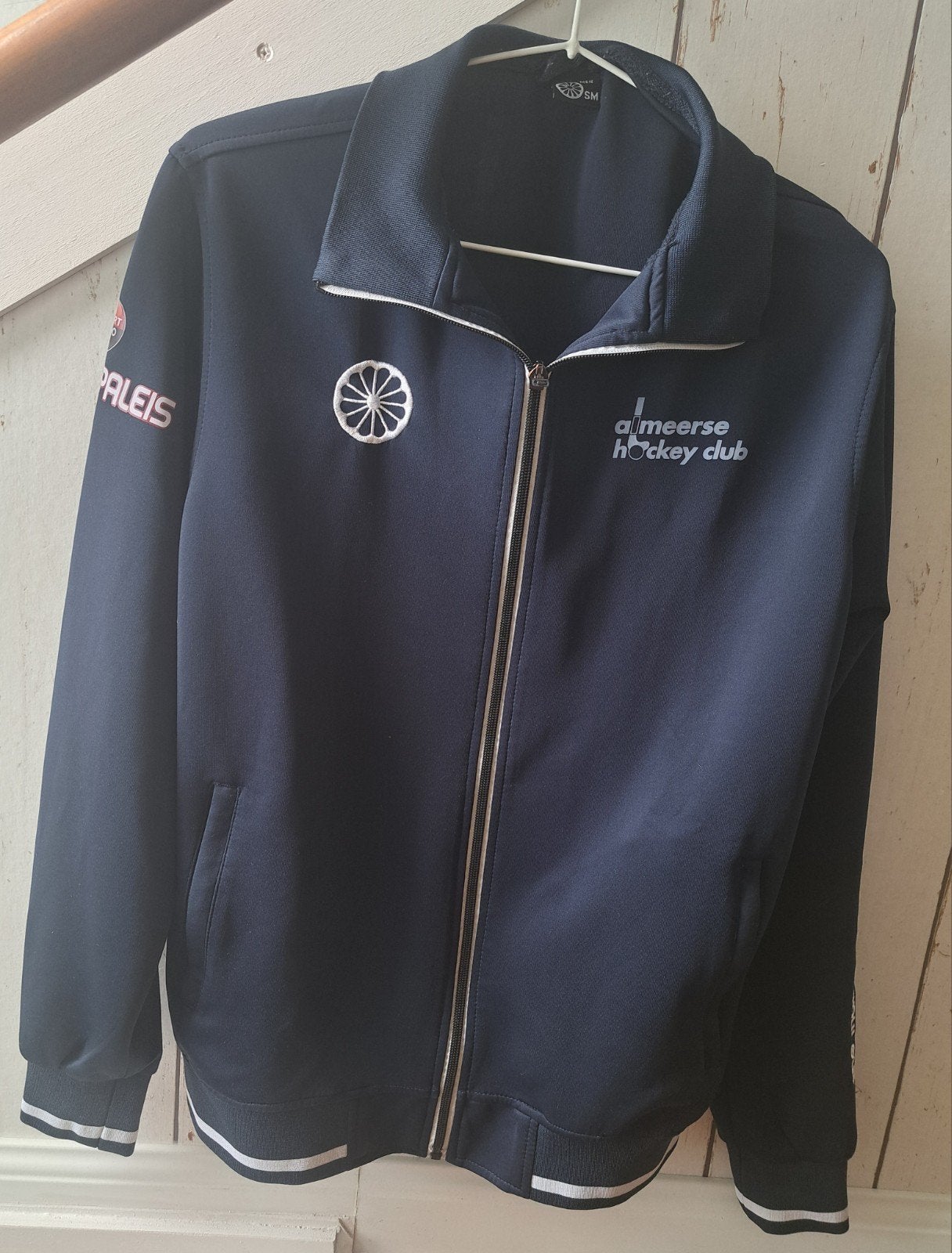 Almeerse hockey club trainingsvest maat s/m als Nieuw!, Ophalen of Verzenden, Zo goed als nieuw, Kleding