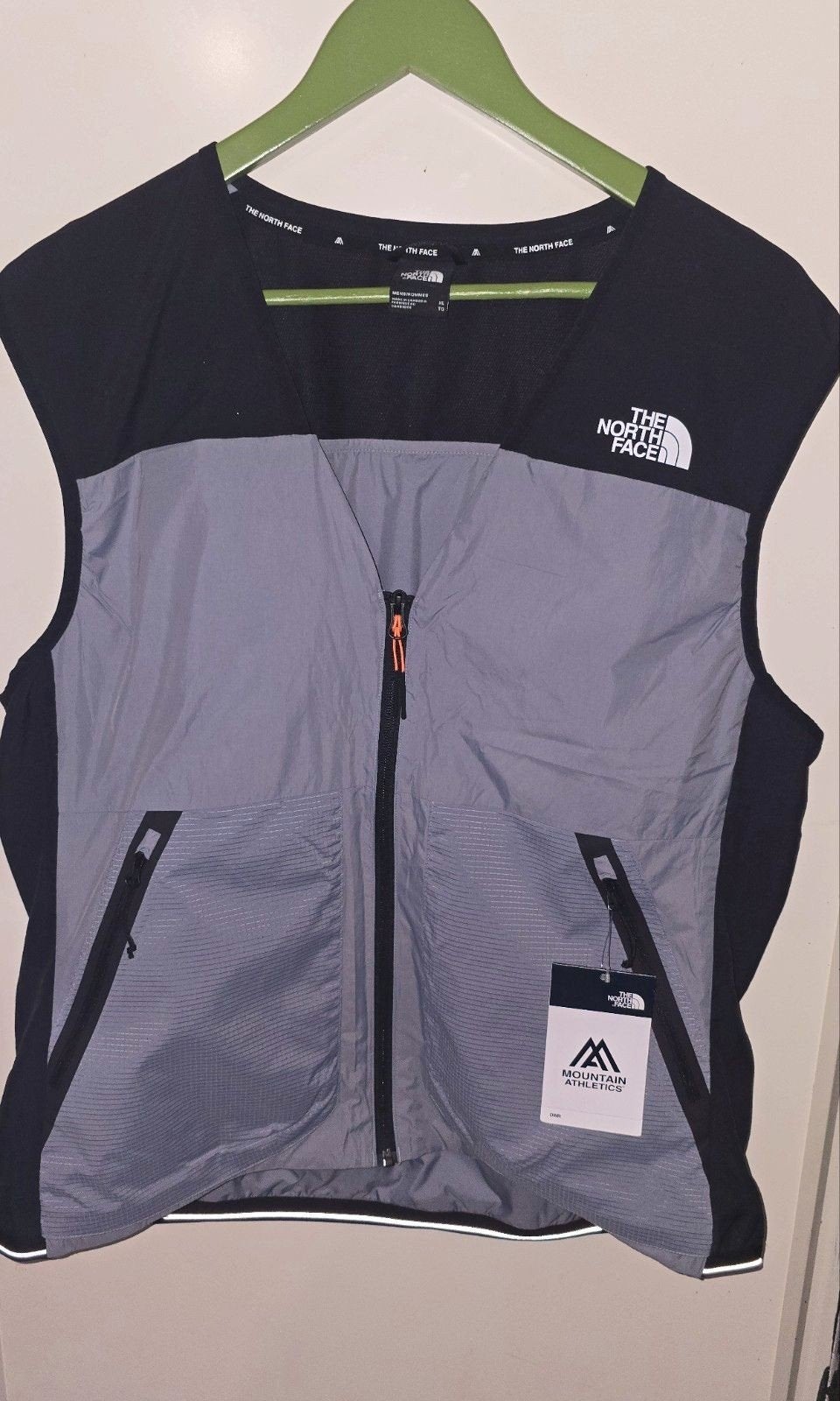 THE NORTH FACE MOUNTAIN ATHLETICS BODYWARMER MAAT XL NIEUW, Kleding | Heren, Bodywarmers, Ophalen of Verzenden, Nieuw, Maat 56/58 (XL)