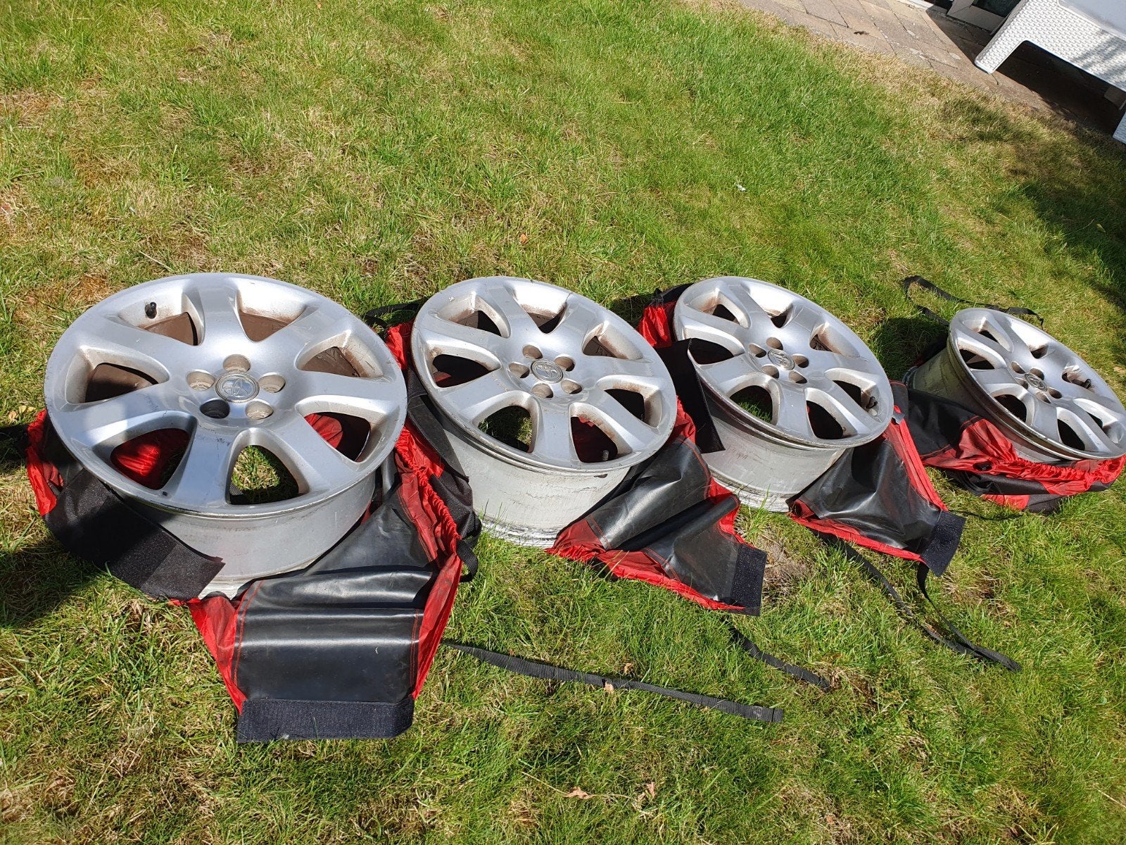 Toyota velgset steek 5 x 100  o.a. tbv banden 215/45/R17, Auto-onderdelen, Ophalen, Banden en Velgen, 17 inch, All Season