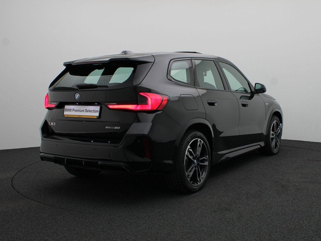 BMW iX1 eDrive20 M Sportpakket | Premium Pack | Panoramadak, Auto's, BMW, 514 km, Gebruikt, Metallic lak, Met garantie (alle)