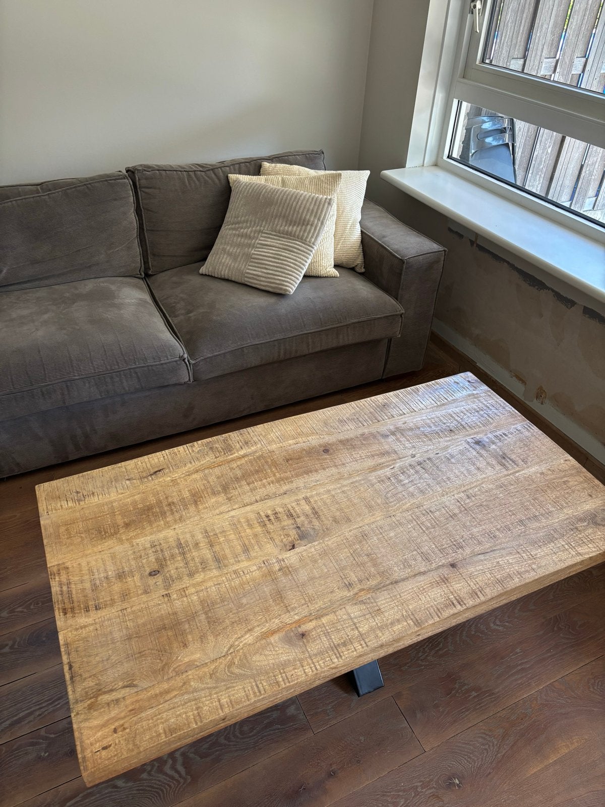 Salontafel mangohout met zwart metalen onderstel, Ophalen, 100 tot 150 cm, 50 tot 100 cm, Zo goed als nieuw