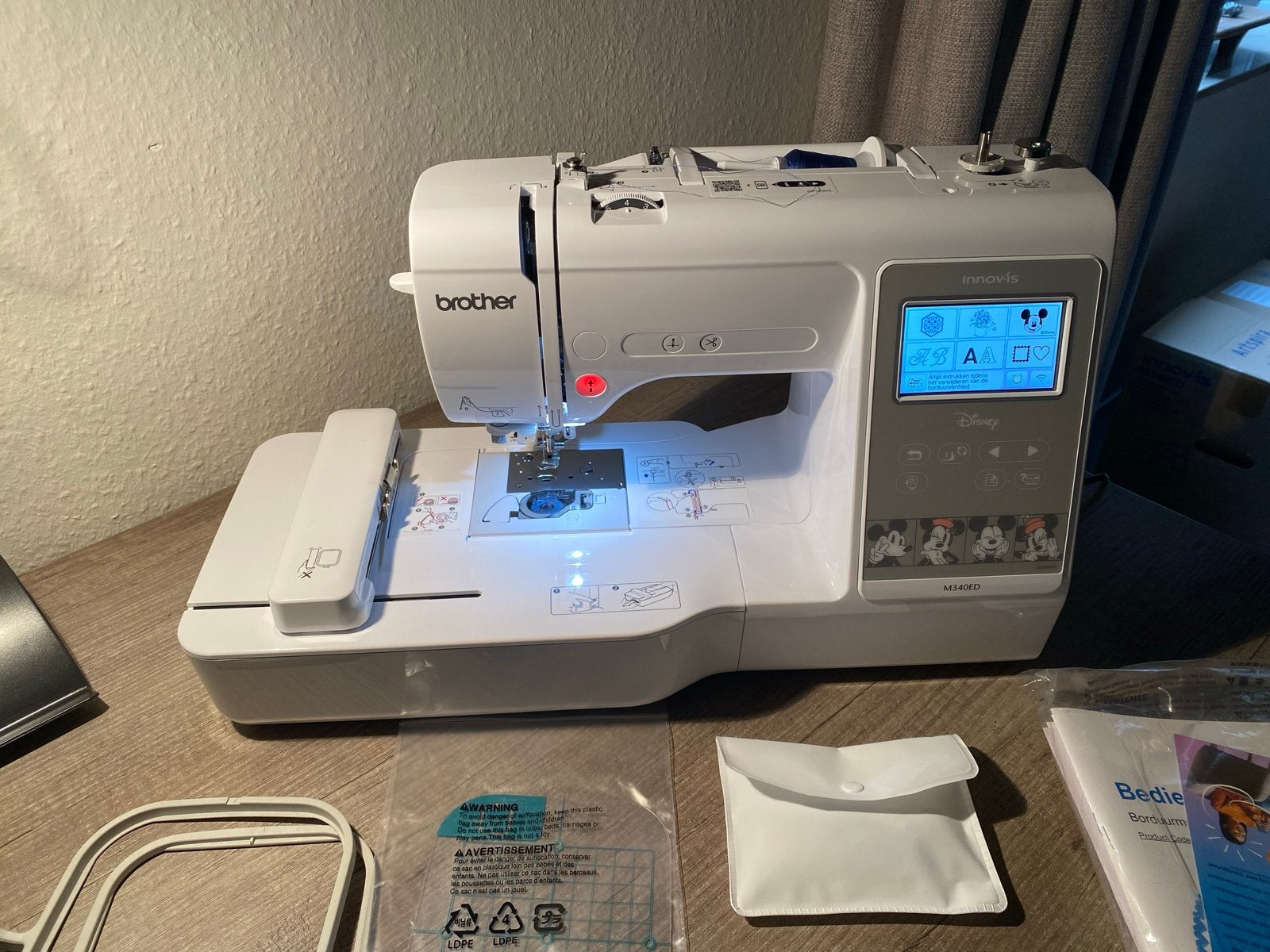 Brother Innov-is M340ED Disney borduurmachine, Ophalen of Verzenden, Zo goed als nieuw, Naaimachine, Brother