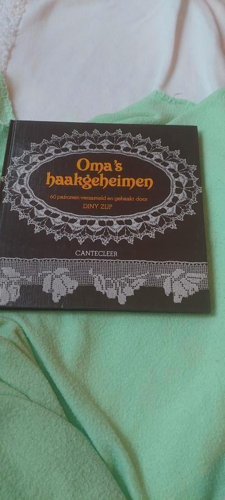 Haakpatroon boekje oma's HAAKGEHEIMEN + 8 BOLLEN HAAKKATOEN, Ophalen of Verzenden, Nieuw, Breien of Haken, Patroon of Boek
