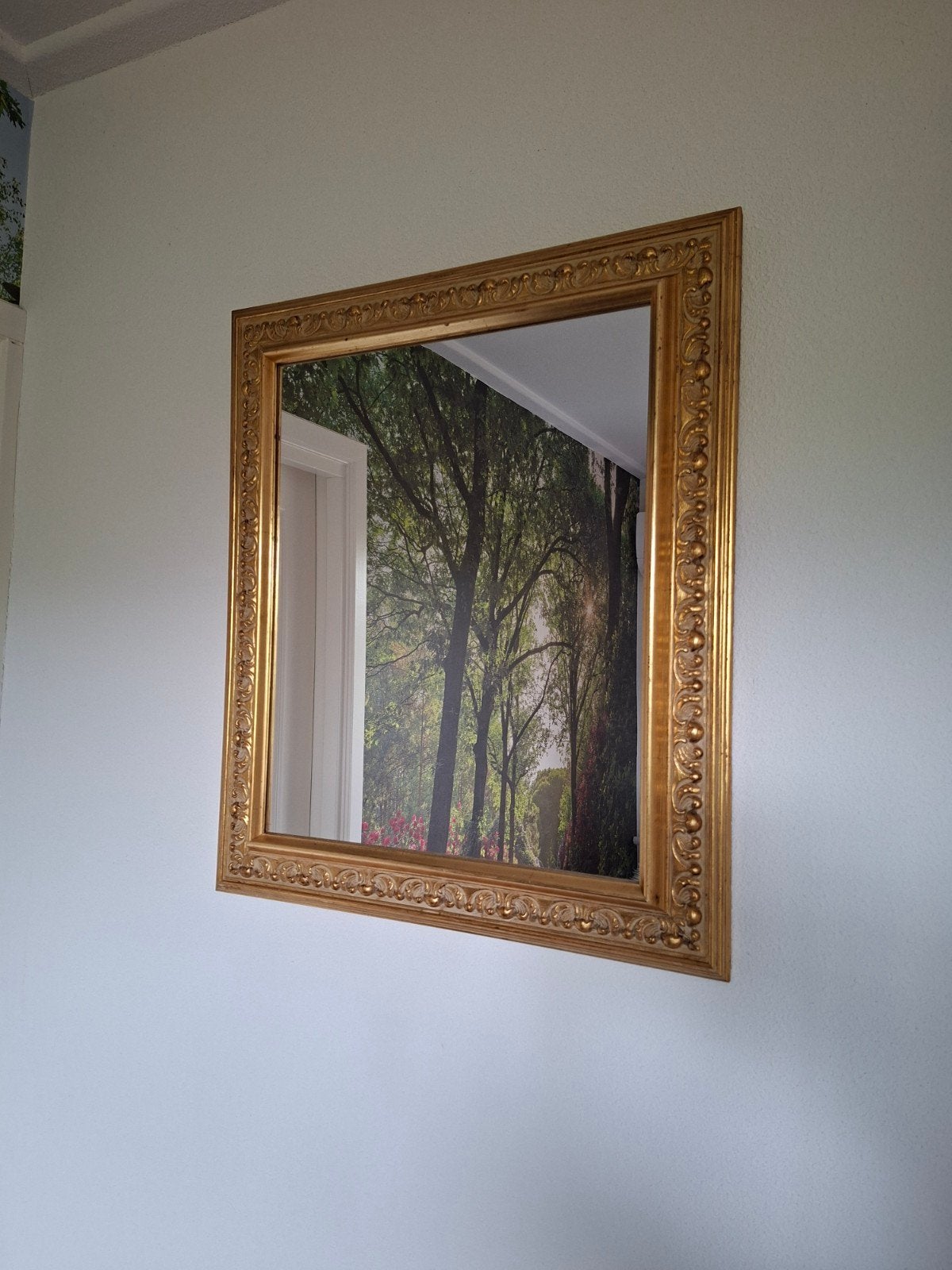Gouden spiegel met sierlijke lijst, Ophalen, Rechthoekig, 50 tot 75 cm, Minder dan 100 cm