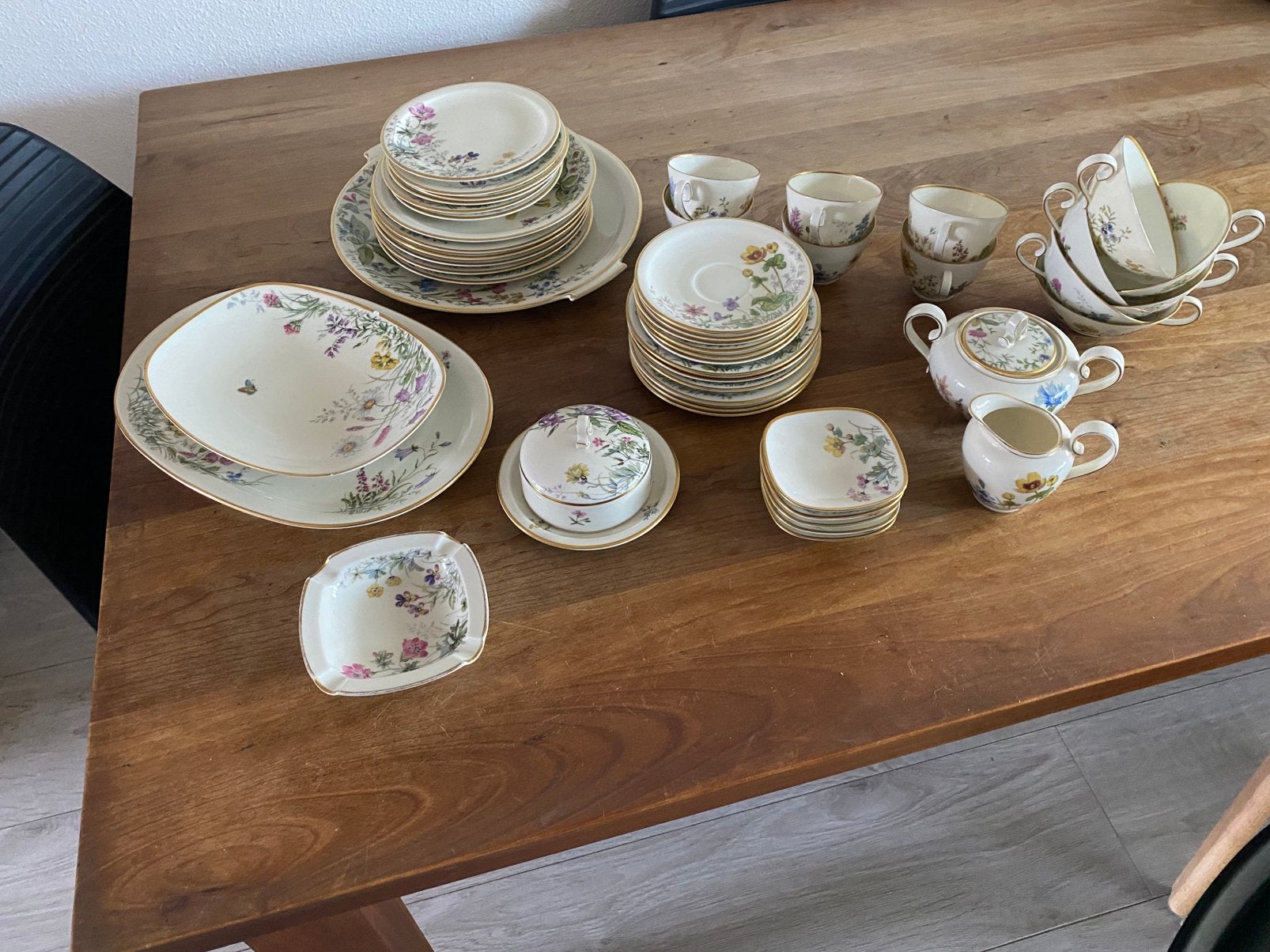 Wiesengrund servies, Ophalen