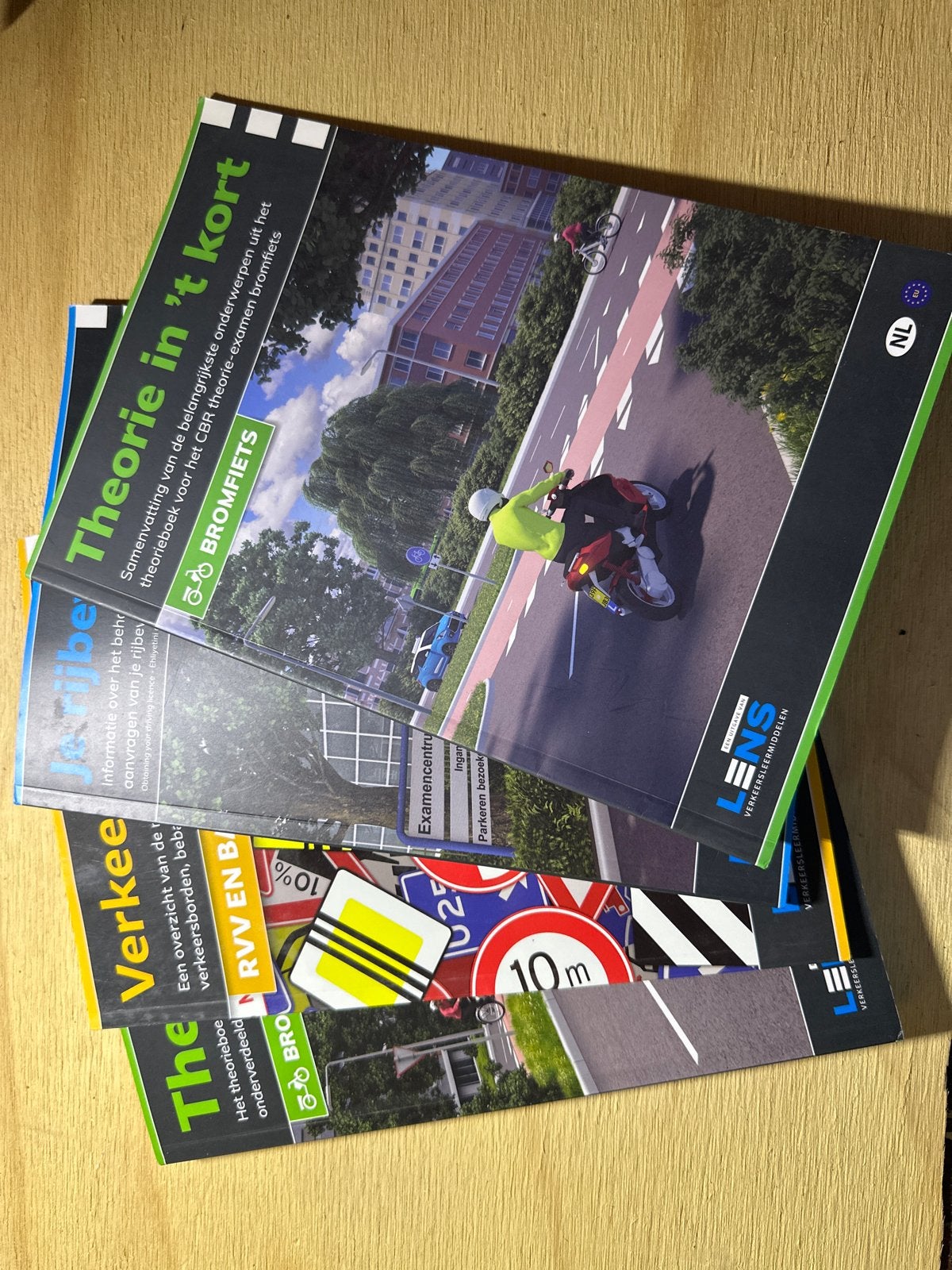 Bundel Bromfiets CBR theorie-examen, Boeken, Ophalen of Verzenden, Gelezen, Overige niveaus