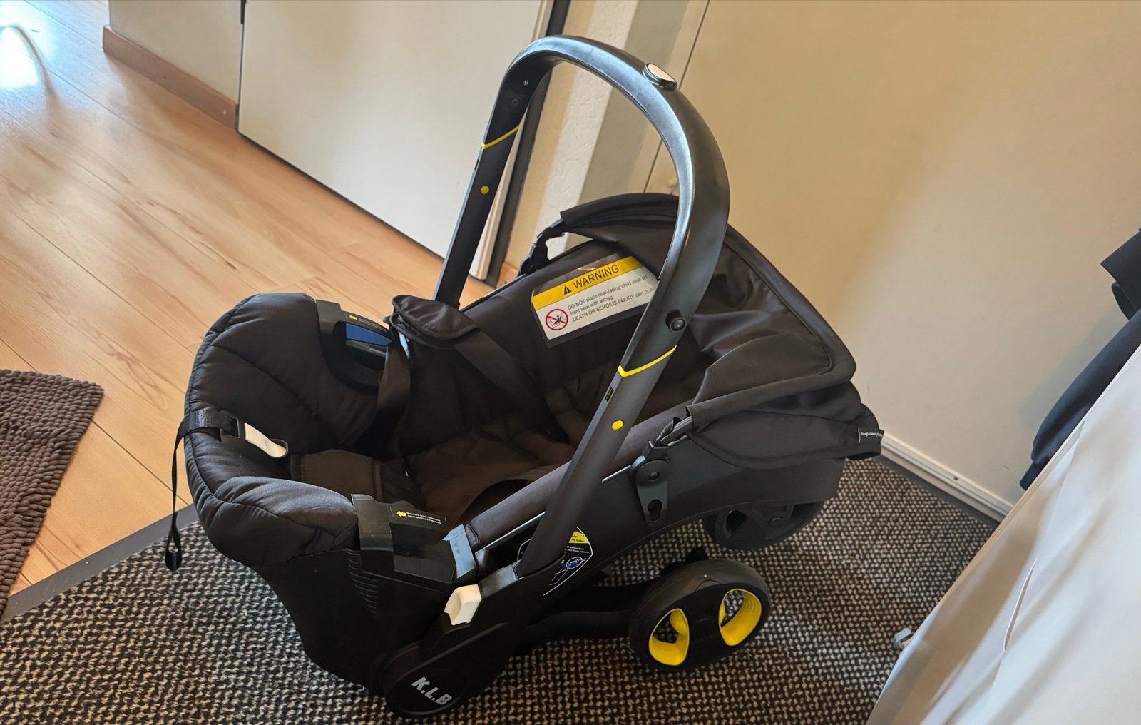 Zo goed als nieuwe Doona-dupe kinderwagen/autostoel, Zo goed als nieuw, Combiwagen, Met autostoeltje, Ophalen