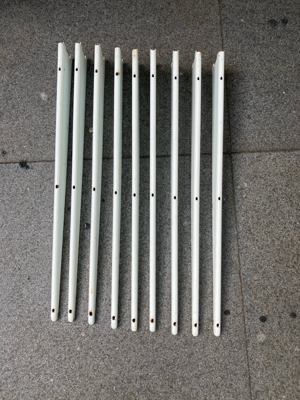 Set van 9 witte metalen plankensteunen, Ophalen of Verzenden, Gebruikt