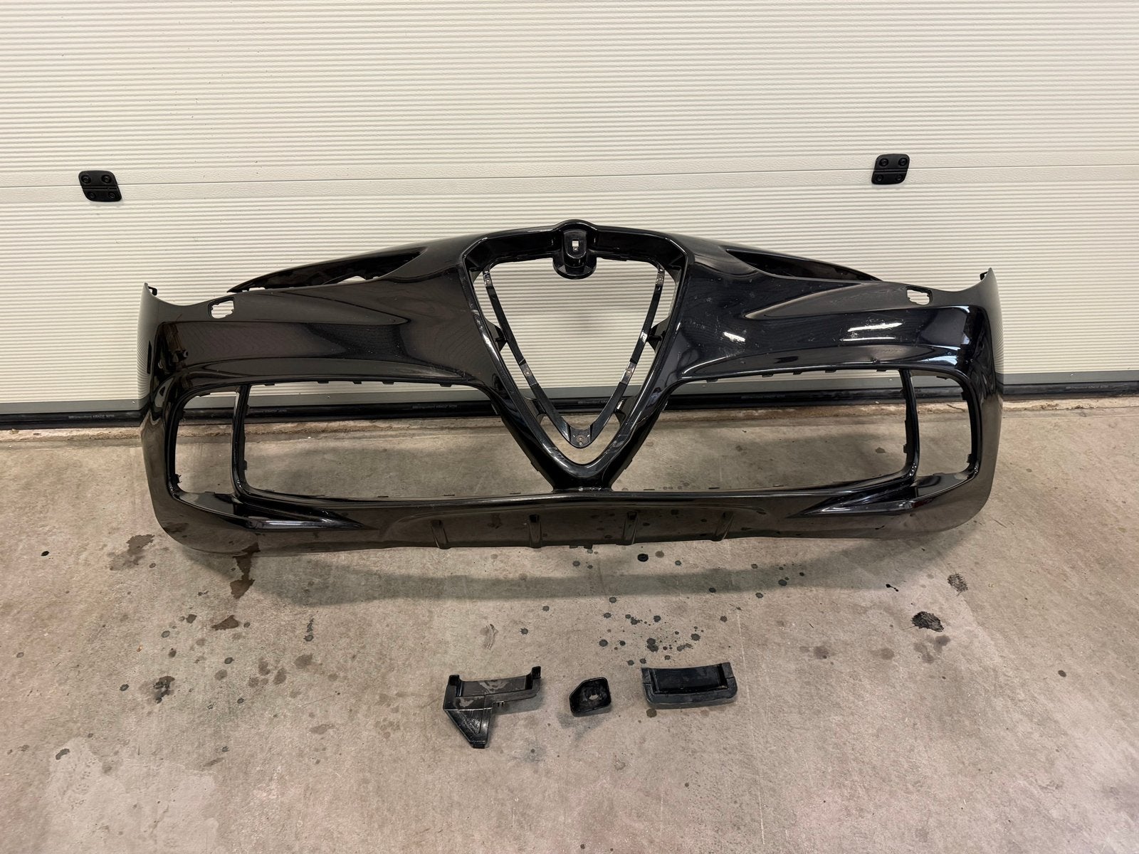 Alfa Romeo Stelvio Quadrifoglio Voorspoiler Zwart met barst, Ophalen, Gebruikt, Voor, Alfa Romeo
