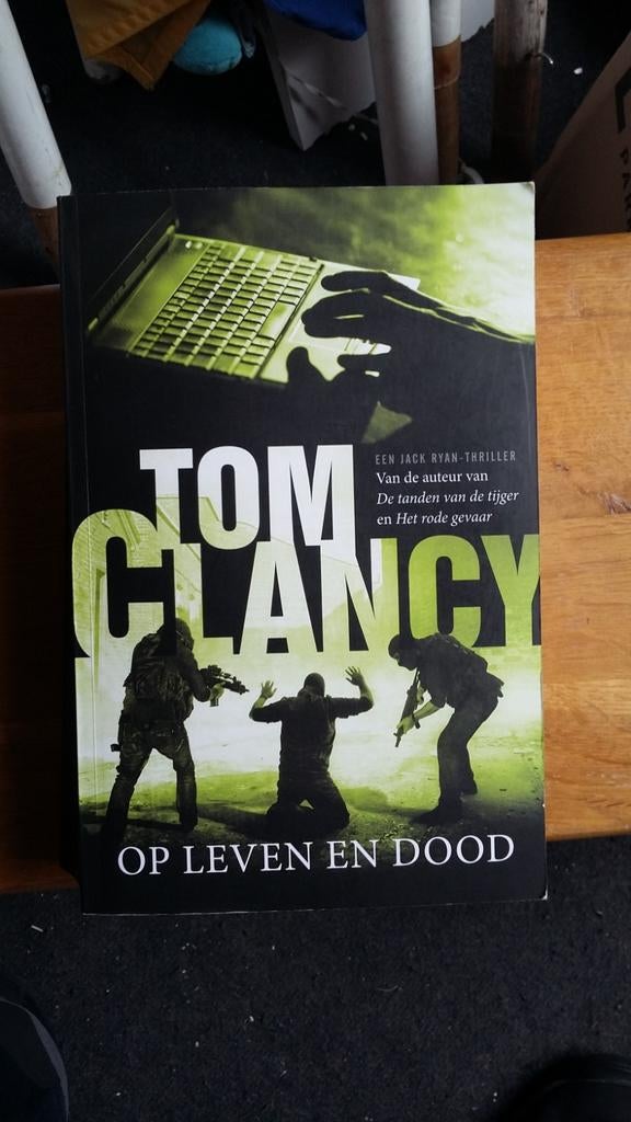 Tom Clancy - Op leven en dood, Boeken, Thrillers, Gelezen, Ophalen of Verzenden