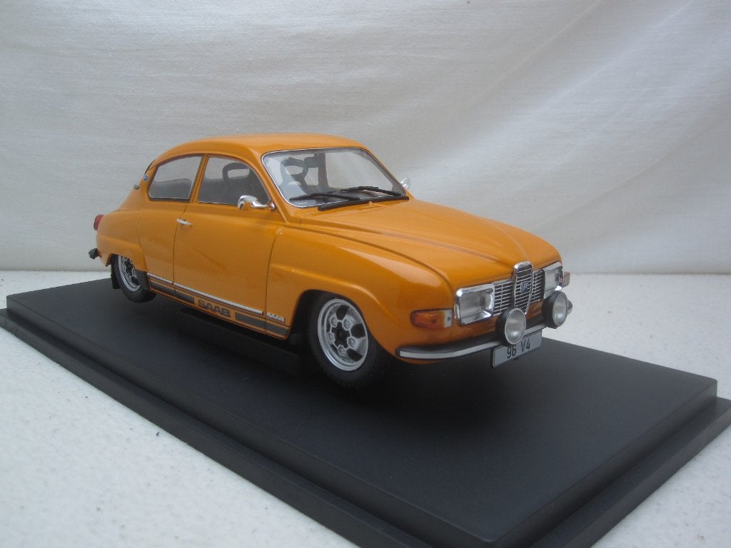 Saab 96 V4 1970 Oranje 1:18 MCG, Ophalen of Verzenden, Nieuw, Auto, Overige merken