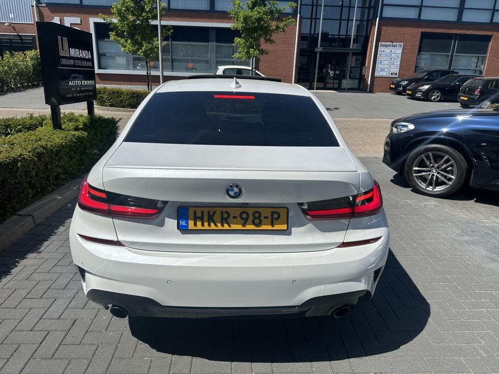 BMW 3 Serie 318i 2.0 High Exe Dak H&K M-Pakket (bj 2022), Auto's, BMW, Automaat, 1998 cc, Achterwielaandrijving, Gebruikt