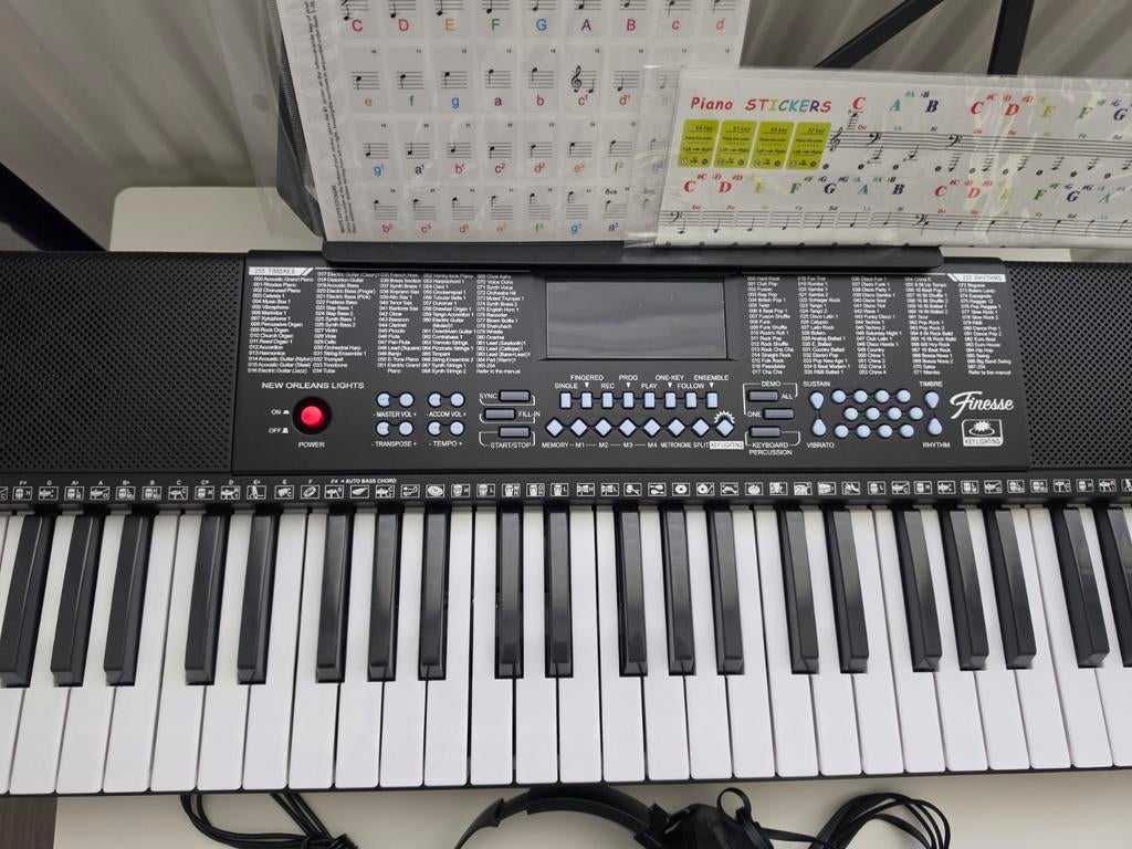 Finesse Keyboard met 61 toetsen, koptelefoon en microfoon, Ophalen, Zo goed als nieuw, 61 toetsen, Overige merken