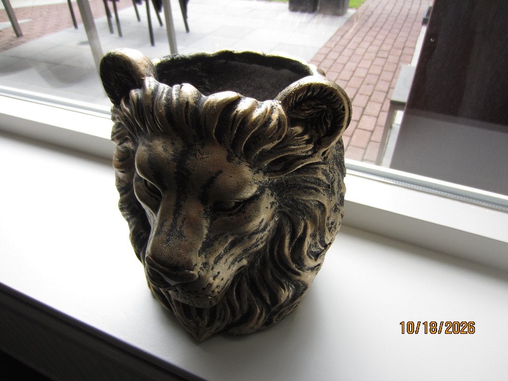 Nieuwe decoratieve bloempot in leeuwenkop design, Ophalen of Verzenden, Overige vormen, Aardewerk, Binnen