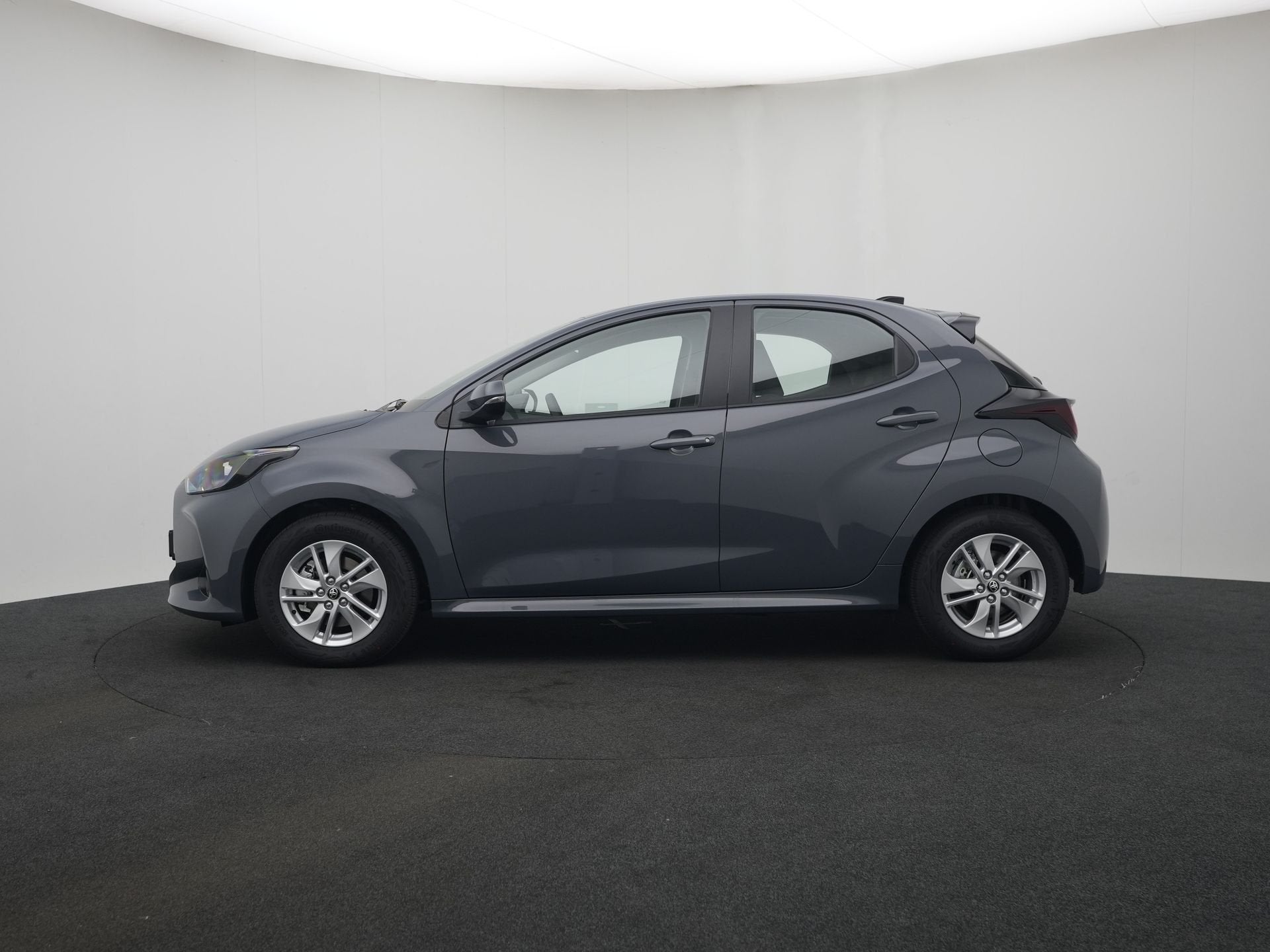 Toyota Yaris 1.5 Hybrid 115 Active IVN 1595870 (bj 2026), Auto's, Bedrijf, Hybride Elektrisch/Benzine, 3 cilinders, Zilver of Grijs