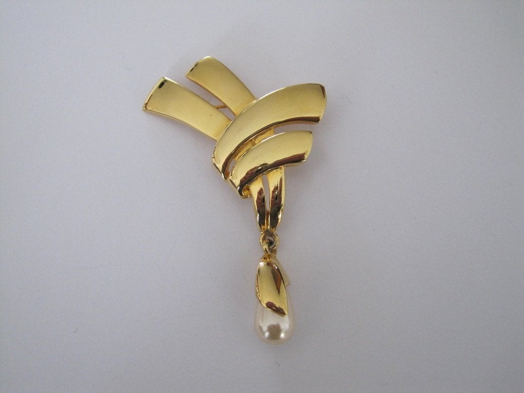 broche"strik"model met imitatie parel druppel, Verzenden, Zo goed als nieuw, Overige kleuren, Overige materialen