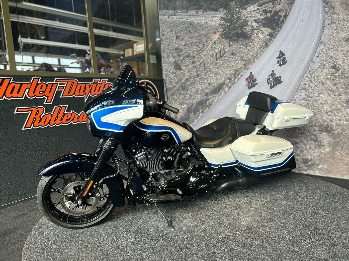Harley-Davidson FLHXS STREET GLIDE SPECIAL (bj 2021), Motoren, Motoren | Harley-Davidson, Laan van Vredenoord 33
2289 DA  RIJSWIJK, NL