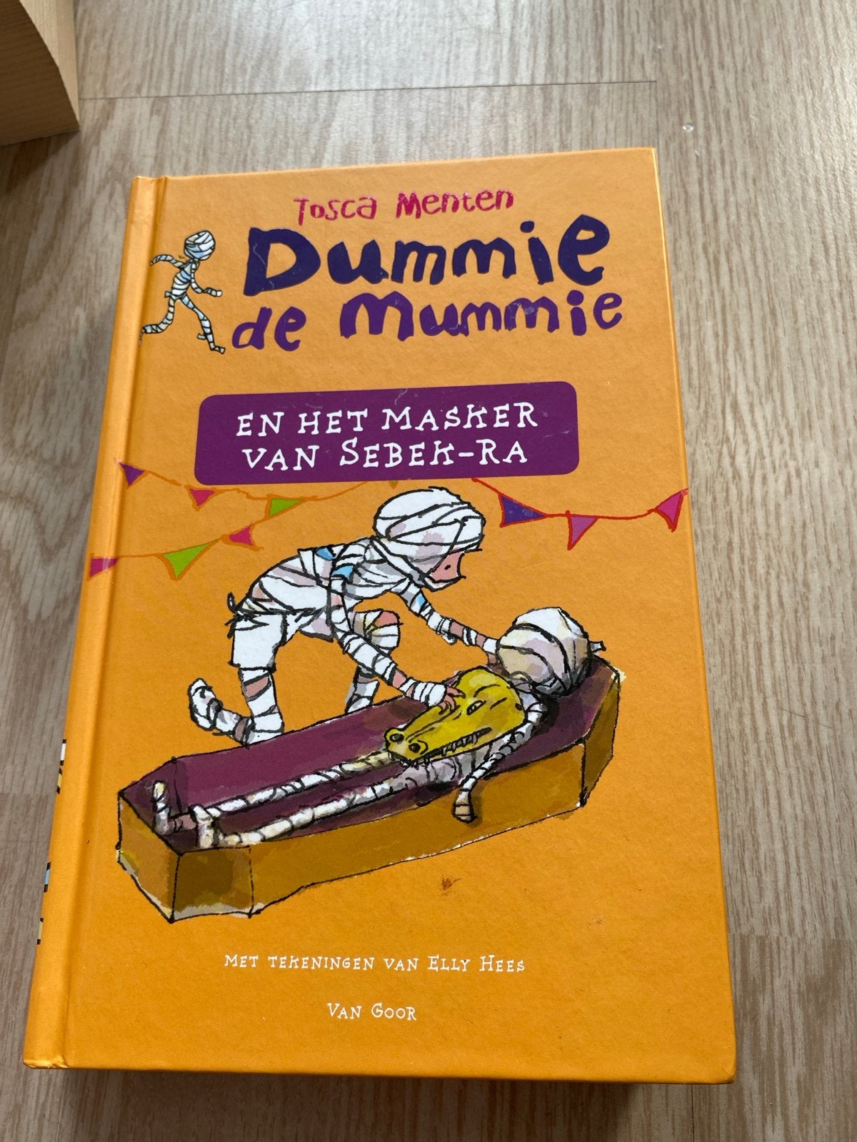 Dummie de Mummie en het Masker van Sebek-Ra - Tosca Menten, Ophalen of Verzenden, Zo goed als nieuw, Fictie