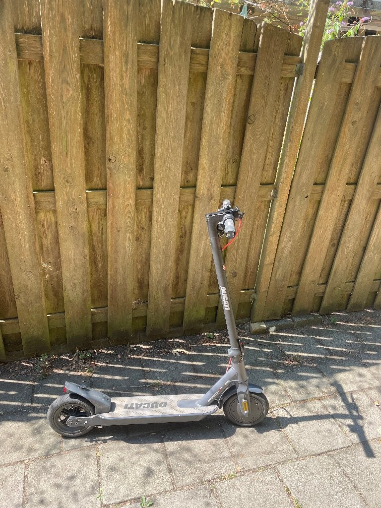 Ducati Pro-I Evo elektrische step, Fietsen en Brommers, Steps, Ophalen, Zo goed als nieuw, Elektrische step (E-scooter), Ducati Pro I Evo