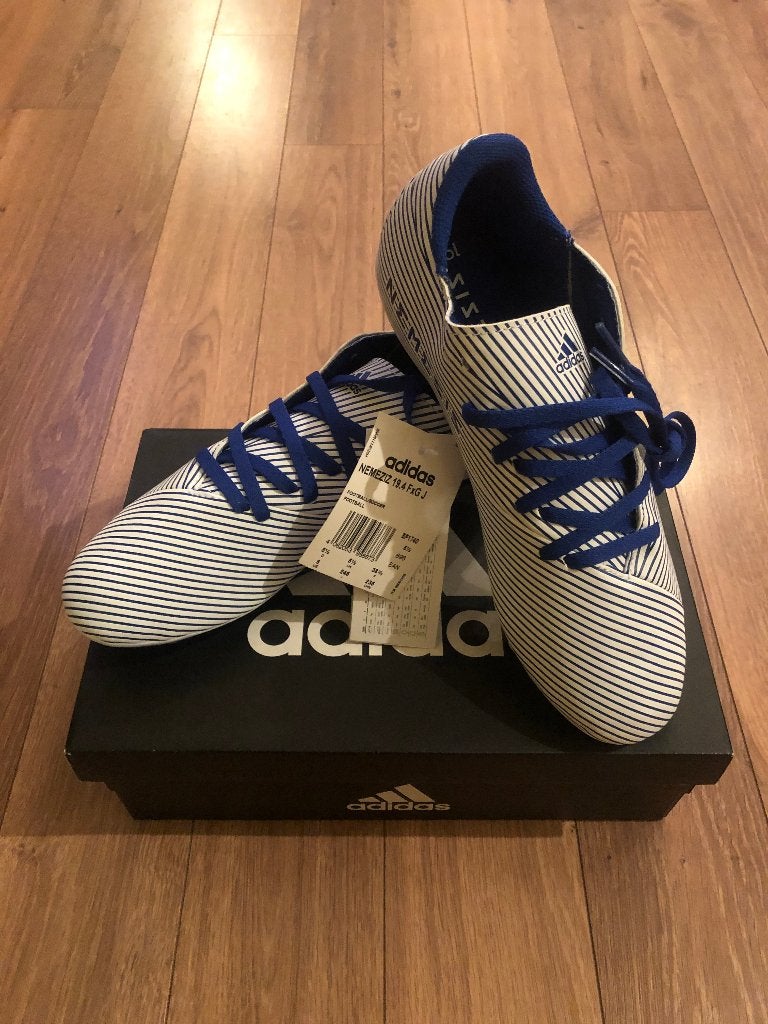 Voetbalschoenen Adidas, Maat XS of kleiner, Ophalen of Verzenden, Nieuw, Schoenen