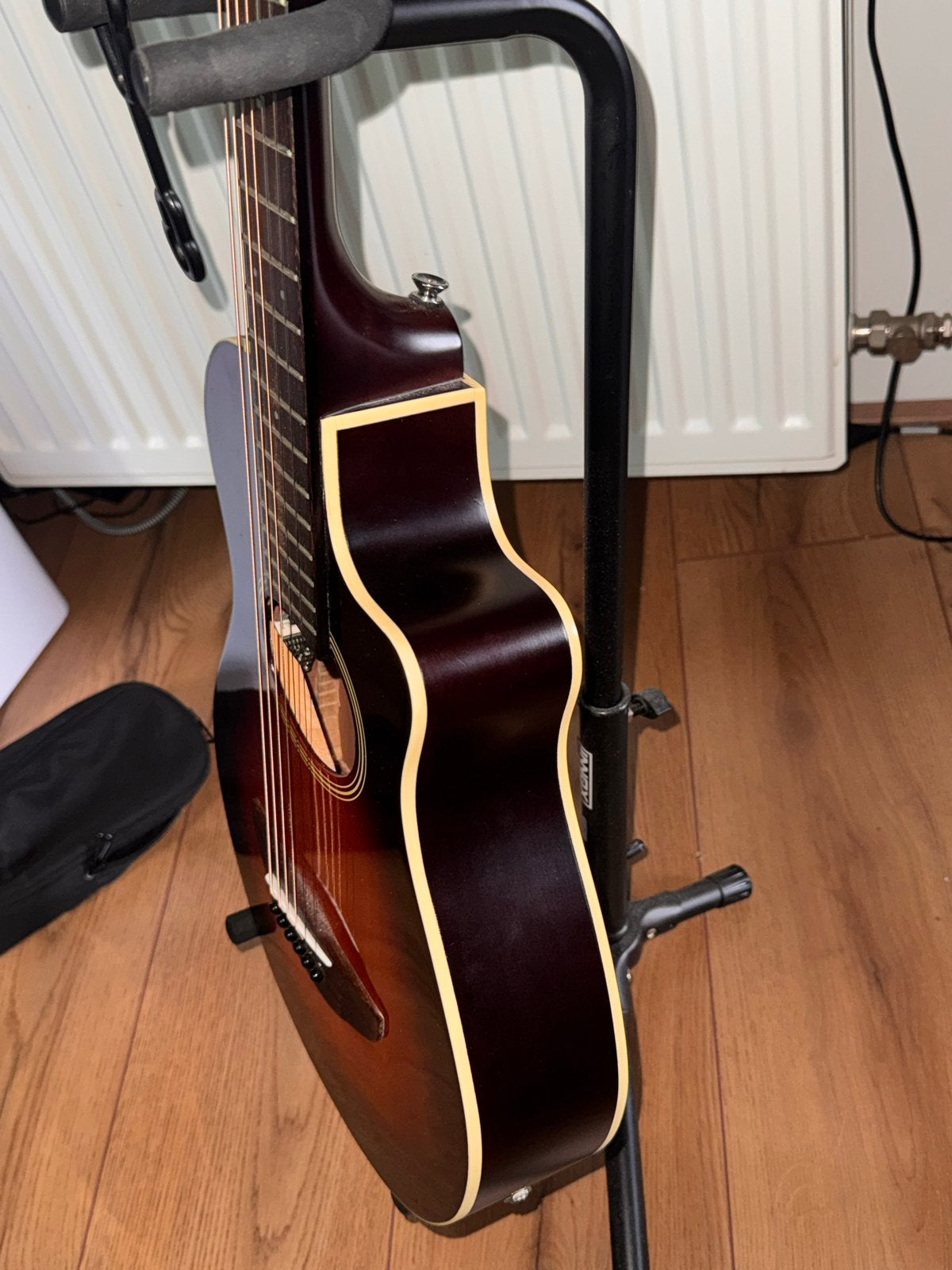 Foto 6 van Yamaha APXT2 akoestische gitaar met AMP , tas en standaard