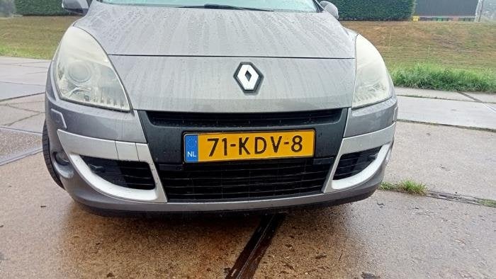 Voorbumper van een Renault Scenic (TEKNG), Gebruikt, -, Renault, -