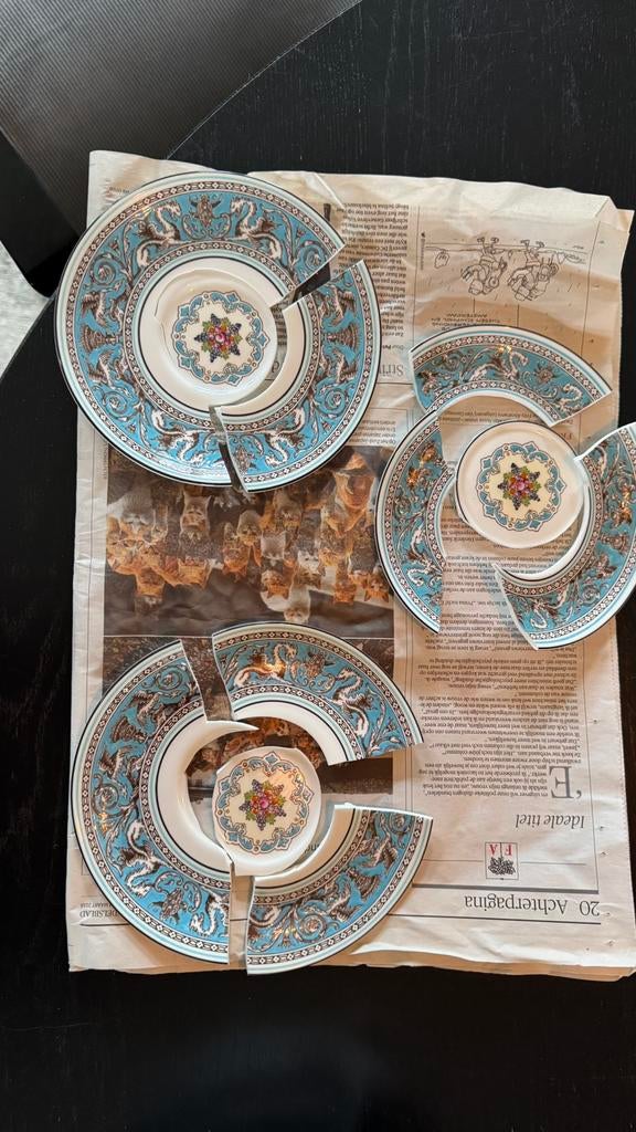 3 gebroken schoteltjes en schaal wedgwood florentine KAPOT!, Ophalen of Verzenden