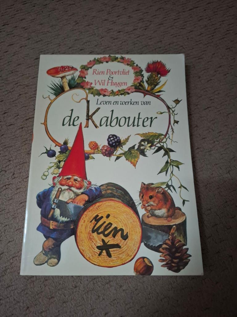 Een mooi boek over het leven en werken van de kabouter, Ophalen of Verzenden, Gelezen, Rien Poortvliet
