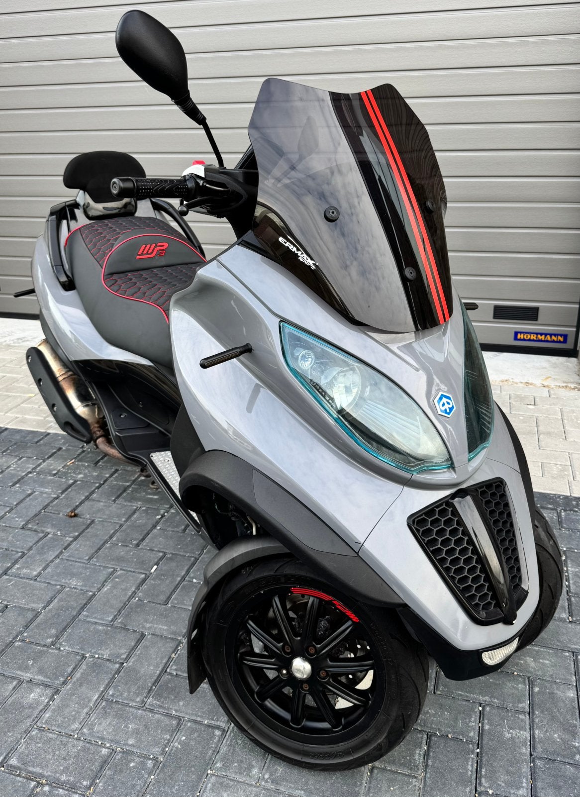 Piaggio mp3 500cc sport Nardo grey custom seat, Motoren, Motoren | Piaggio, Bedrijf, Sport, Ophalen of Verzenden