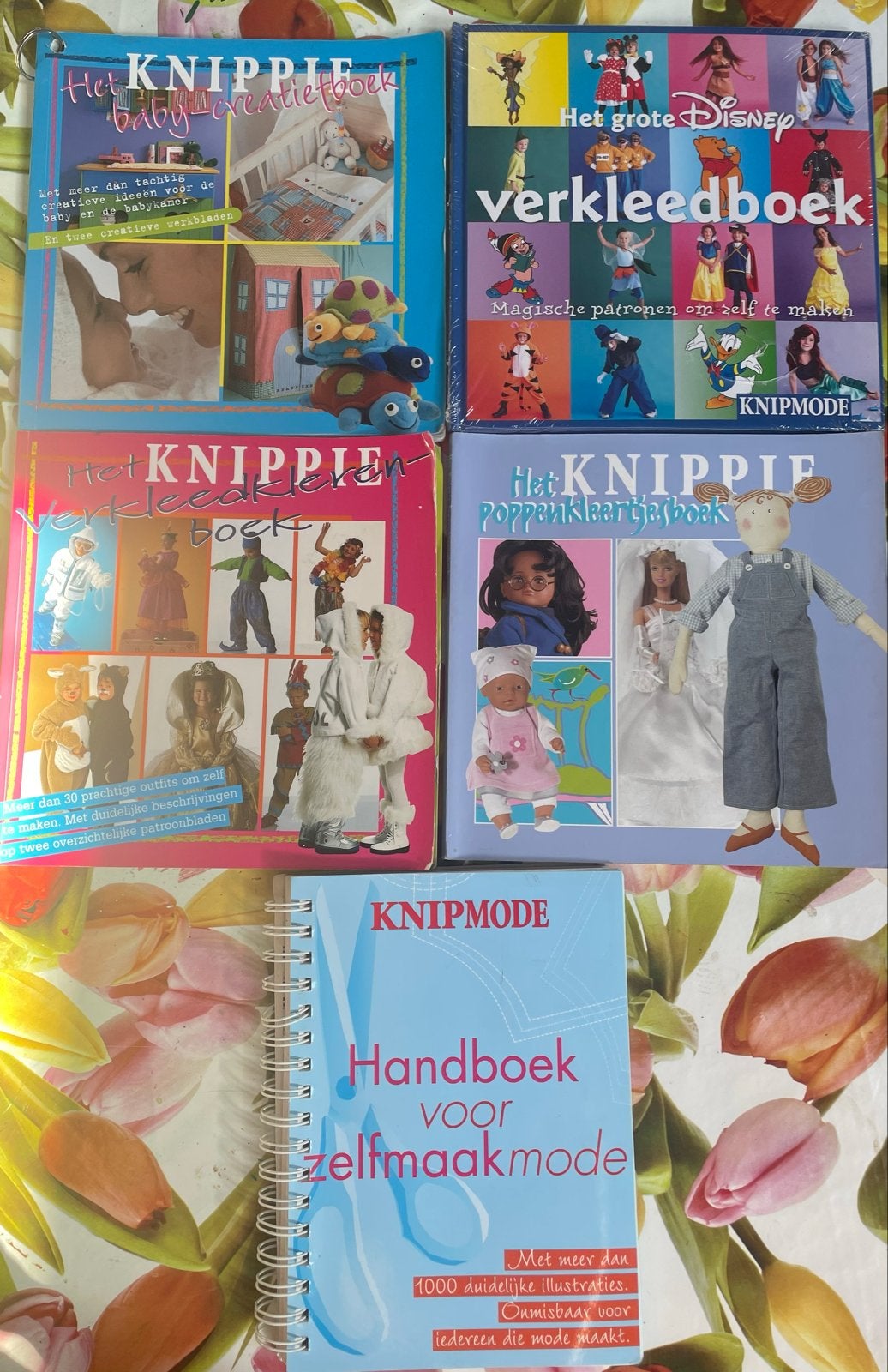 5 Knippie boeken: naaien, verkleedkleren, poppenkleertjes, b, Ophalen of Verzenden, Zo goed als nieuw, Borduren en Naaien