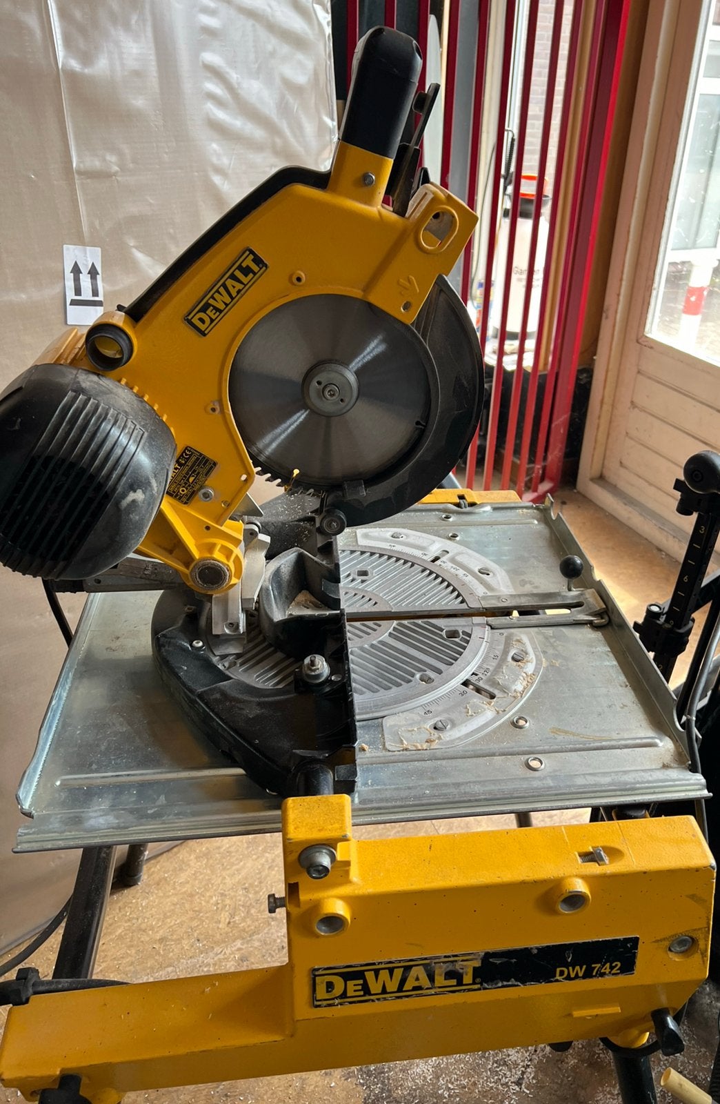 DeWalt zaag tafel/afkortzaag DW742 bijna niet gebruikt., Ophalen, 70 mm of meer, Overige typen, Zo goed als nieuw