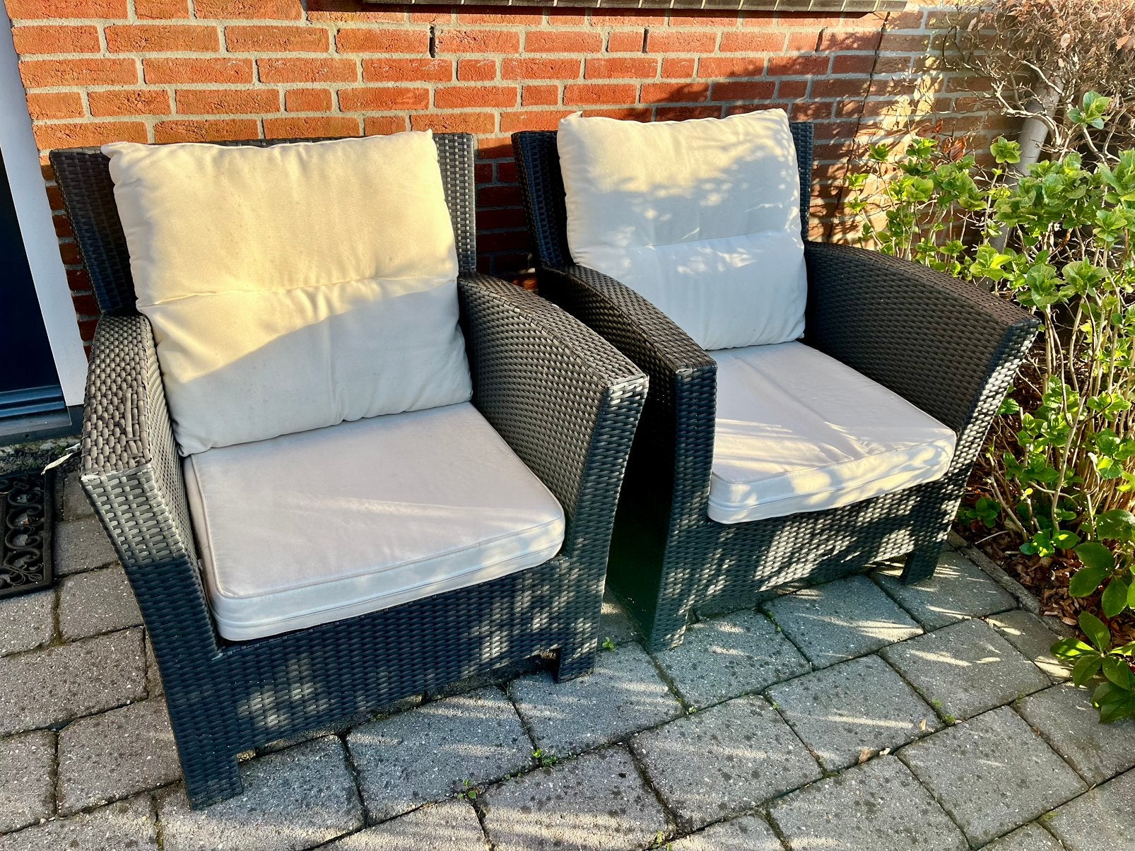 Twee wicker tuinstoelen met kussens, Tuin en Terras, Tuinsets en Loungesets, Ophalen, Gebruikt, Wicker, 2 zitplaatsen